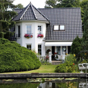 Idylle pur: Ein Haus auf einem Grundstück am Land - Elbe-Haus®